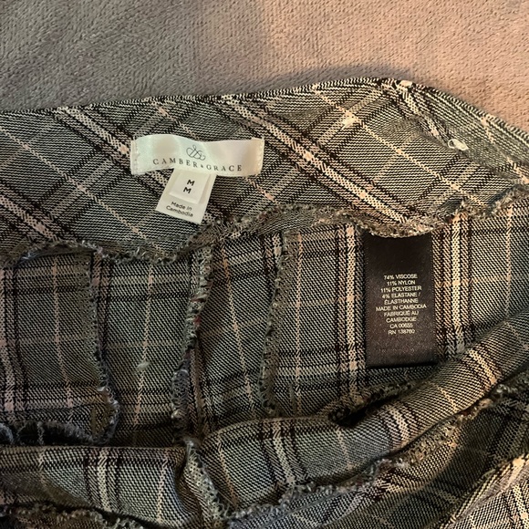 LAST CHANCE 🤍|4 for $20| 🤍Camber&Grace - 3/4 Length Plaid Leggings - Picture 8 of 9